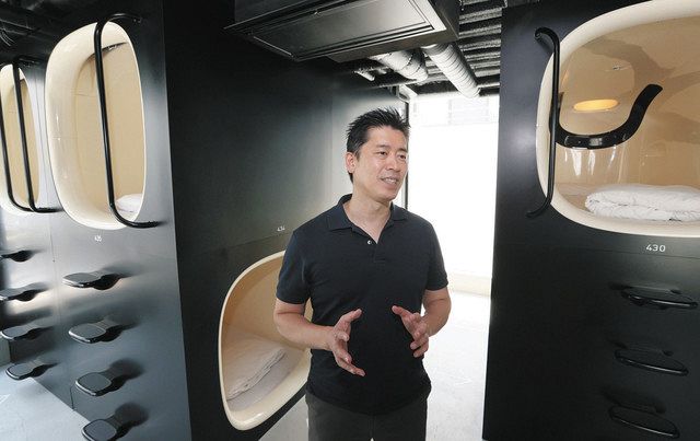 睡眠を解析するサービスについて説明するナインアワーズの松井隆浩CEO=港区で