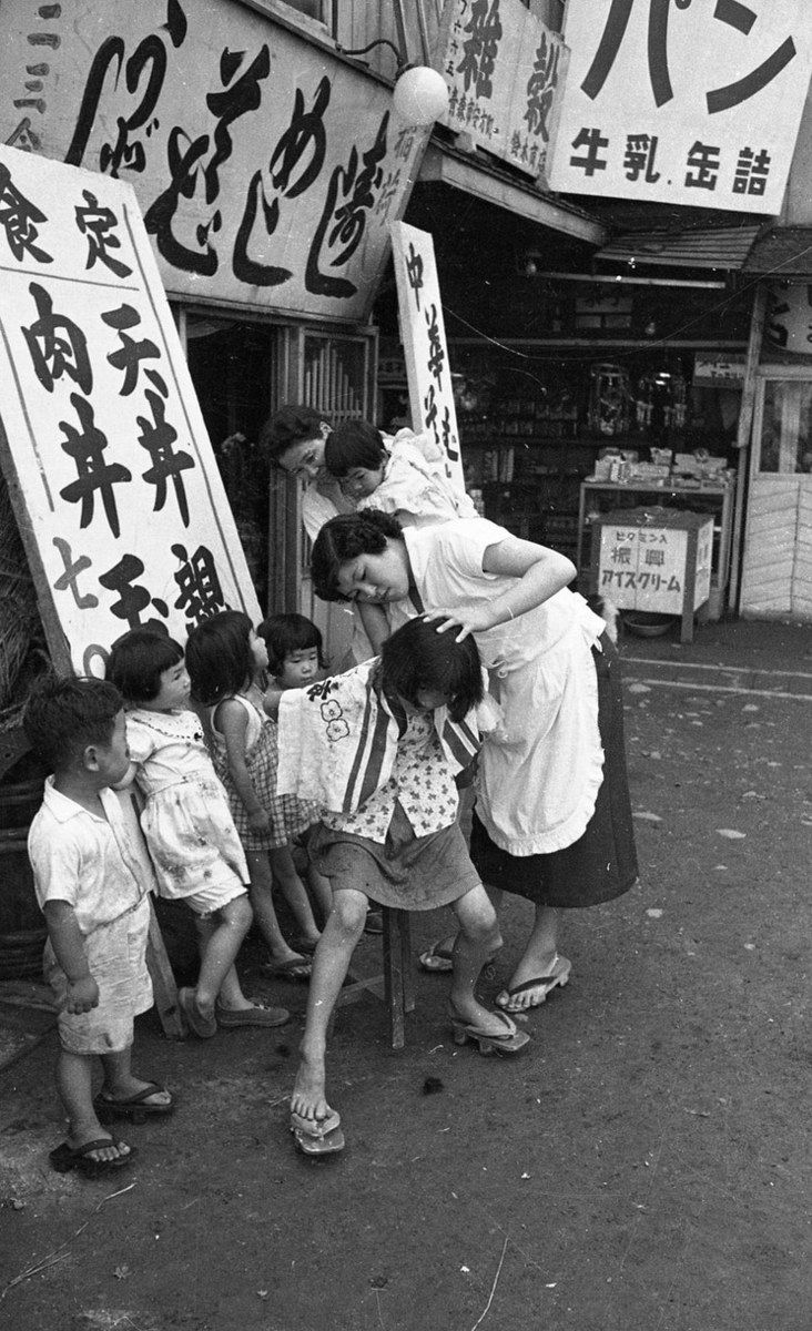 左はし、おとうさんだな」 懐かしい青森の写真が、インスタグラムで