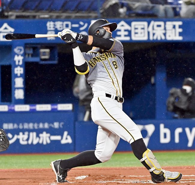 阪神 佐藤輝が横浜スタジアムの右中間に場外弾 東京新聞 Tokyo Web