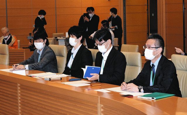 「羽田低空飛行見直しのための議員連盟」の会合に出席した国土交通省の担当者たち