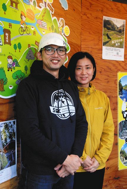 ツアーを企画した神野賢二さん（左）と路子さん