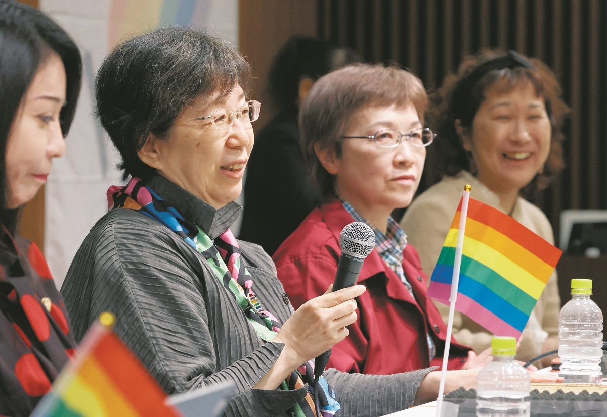 The Tokyo High Court says that not recognizing same-sex marriage is “unconstitutional” and “should be treated with the same respect as between a man and a woman.” Plaintiff: “I’m happy to be alive”: Tokyo Shimbun TOKYO website