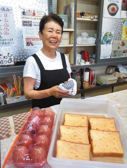 こだわり卵を使った料理店を切り盛りする加藤君子さん＝三重県桑名市で 