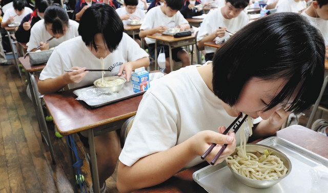 大相撲 春日野部屋直伝 ちゃんこうどん 入間の中学校 給食で提供 作り方も伝授 東京新聞 Tokyo Web