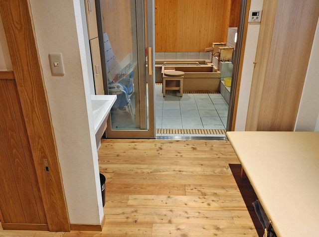 山崎まゆみのバリアフリーで行こう 墨田で黒湯を楽しむ 銭湯に貸し切り風呂 東京新聞 Tokyo Web