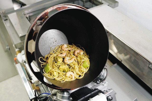 テックマジックが開発したパスタを調理するロボット