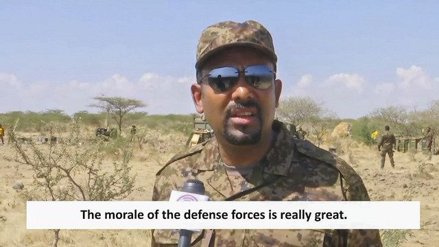 ２６日、国営テレビで放映された軍服姿のアビー首相のビデオ＝撮影場所不明、エチオピア首相提供、ＡＰ