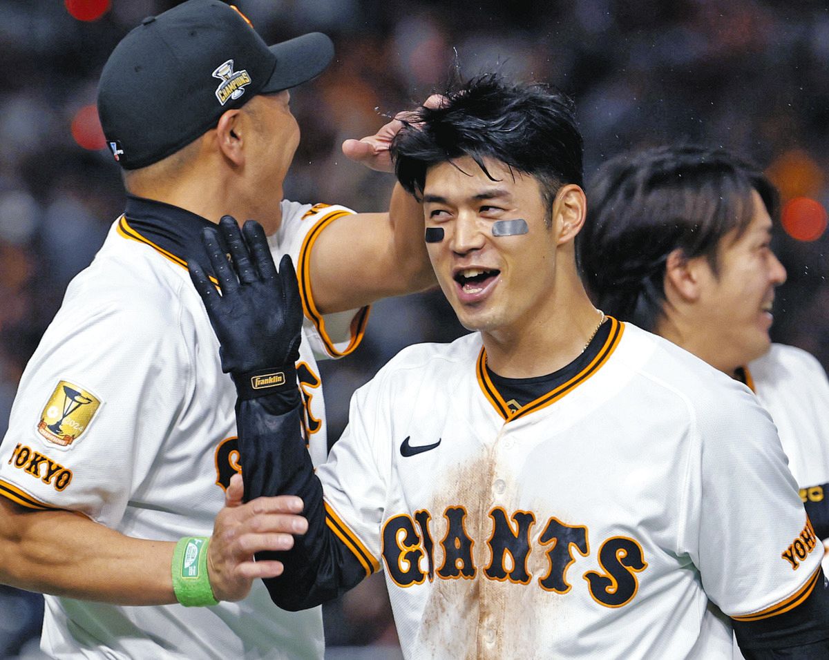 開幕戦 巨人 ジャイアンツ 若林楽人選手 サインボール 投げ入れ