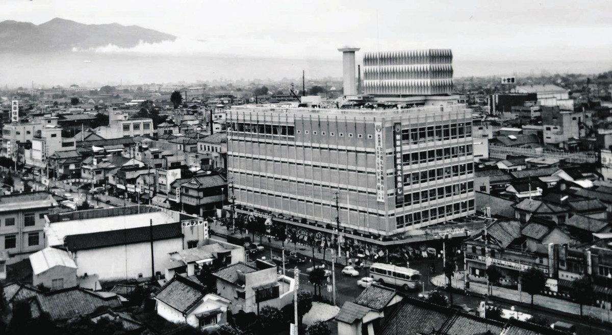 前橋市「前三百貨店」の興亡を記録 作家・夫馬信一さんが書籍刊行 存在感示すも21年で閉店 短命の理由など分析 ：東京新聞デジタル