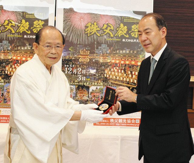 秩父夜祭 七宝焼メダルに 造幣局が製造、秩父神社に奉納：東京新聞デジタル