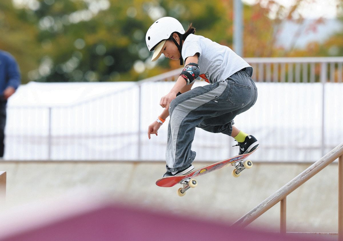 尾関萌衣13歳、独創技を狙うスケートボード3位
