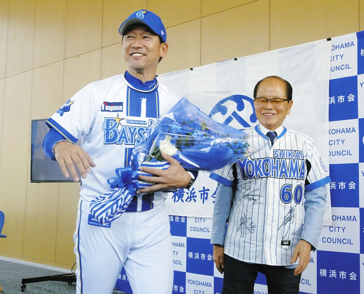 DeNAベイスターズ・三浦大輔監督 議員激励会で決意 横浜市会議事堂