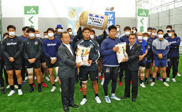 新米でラグビーV2を」 JAくまがや、ワイルドナイツに1トン贈呈：東京