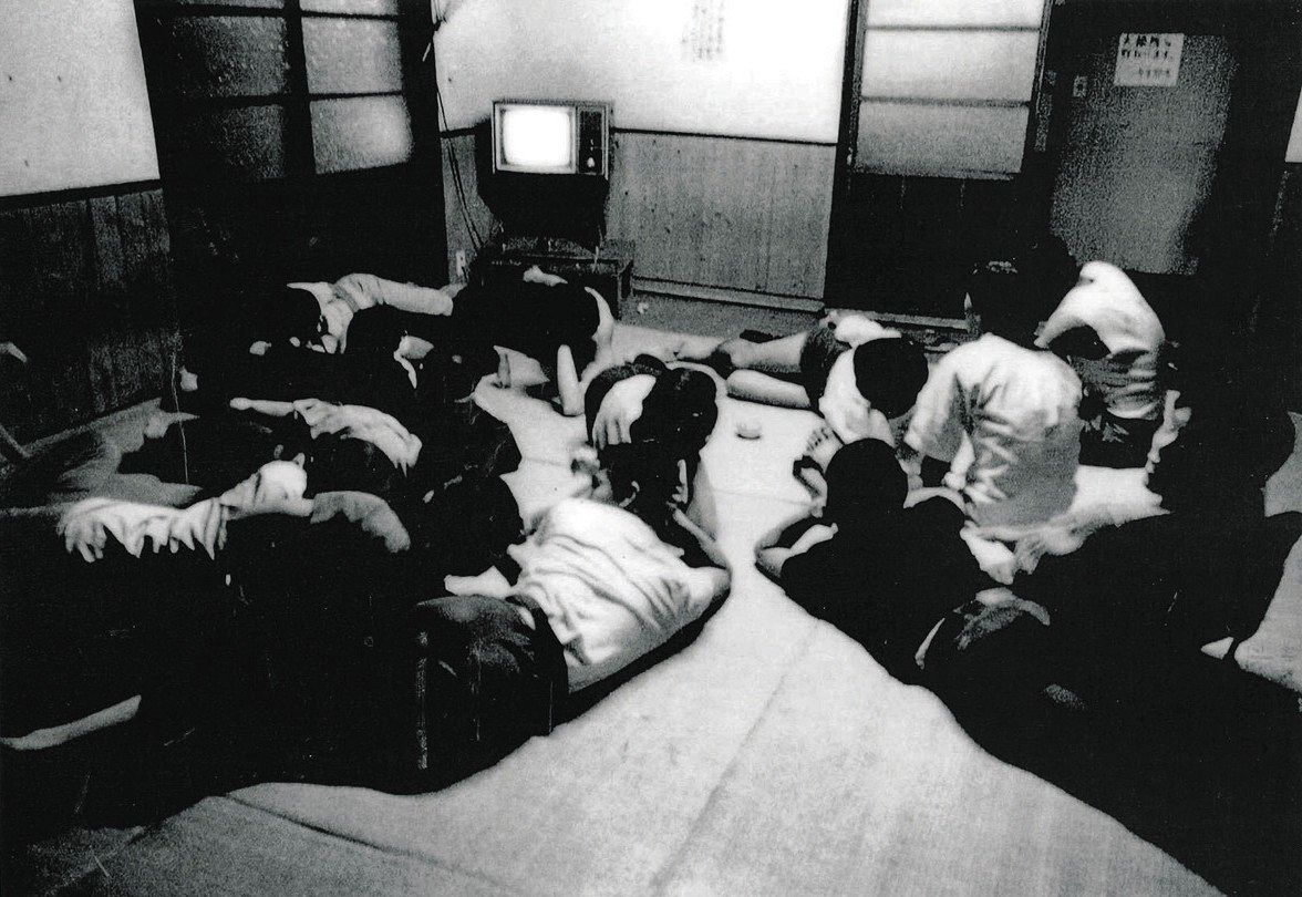 【われわれの写真’77～’78】全日本学生写真連盟　1978年初版発行 沖縄の若者支える「南灯寮」写真展 狛江で 1970年ごろ平敷兼七さん撮影
