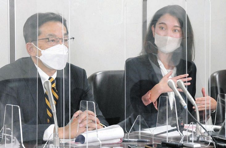 判決後の記者会見で「インターネット上の誹謗中傷に対する第一歩」と喜びを語る伊藤詩織さん（右）ら＝20日、東京都内で