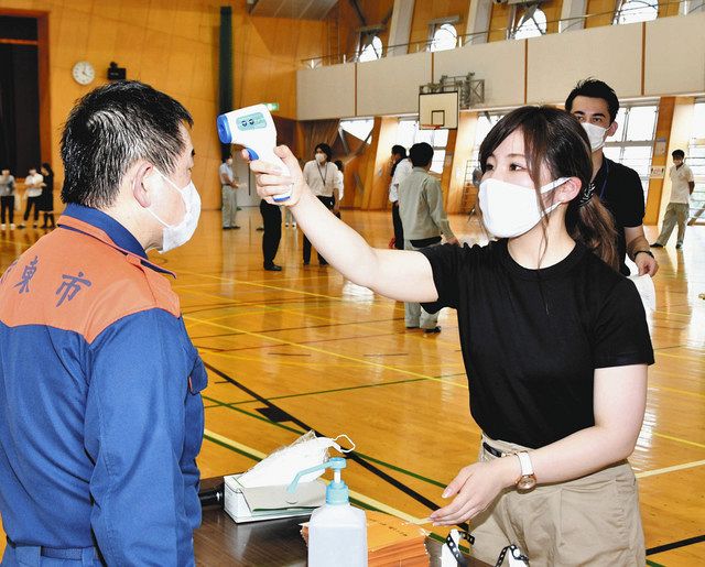 新型コロナ＞検温などの手順確認 伊東市職員 避難所の運営訓練：東京新聞デジタル