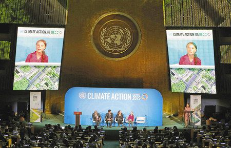米ニューヨークの国連本部で開かれた気候行動サミット。グレタ・トゥンベリさんも温暖化対策強化を訴えた＝９月（ロイター・共同）
