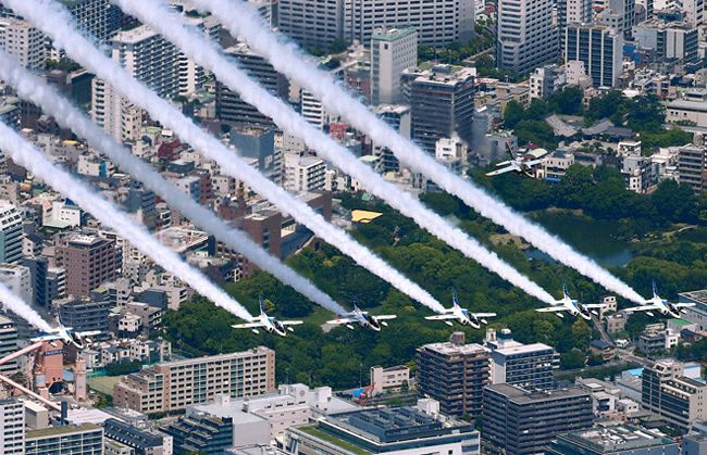 ブルーインパルスが都心上空を飛行 東京新聞 Tokyo Web