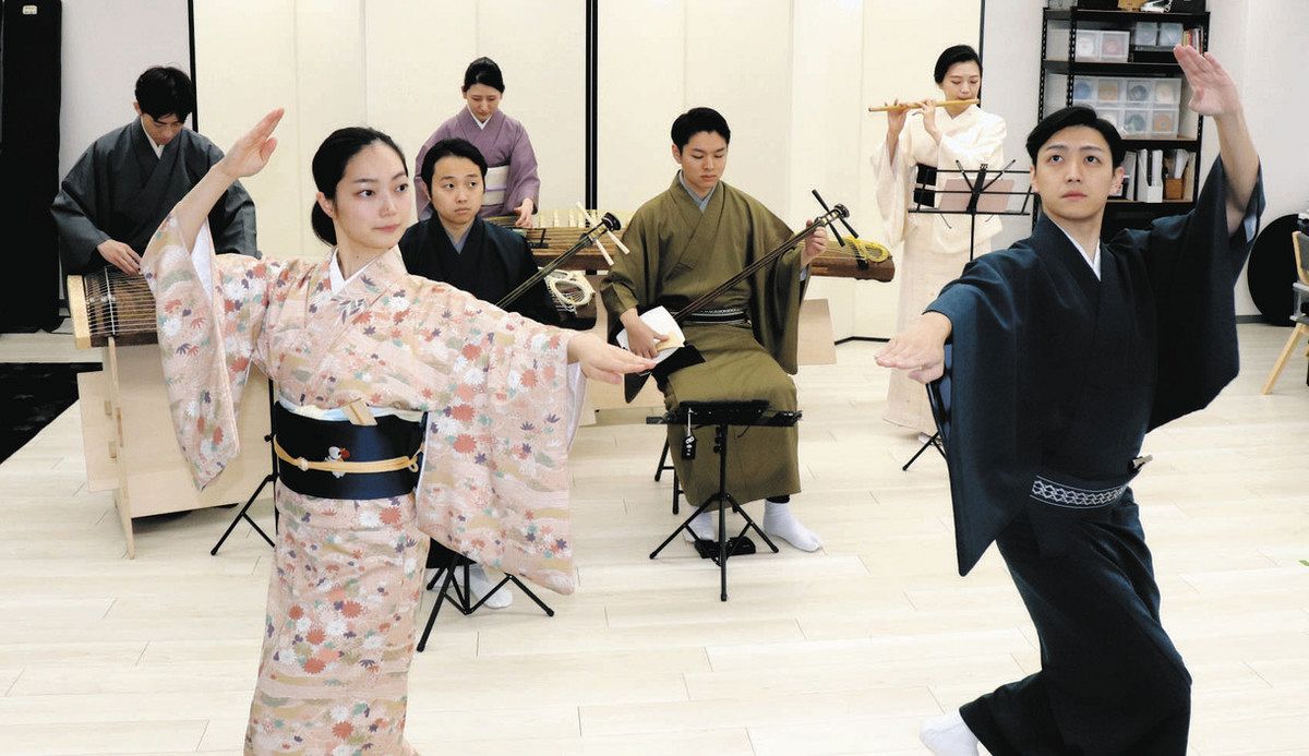 日本舞踊図鑑です。 激レア!!昭和の書籍】風流の図像誌(イコノ