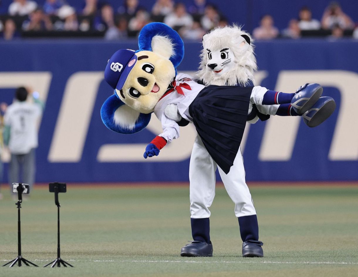 中 日 ドアラ ユニフォーム ドラゴンズ 紅葉をイメージした昇竜 