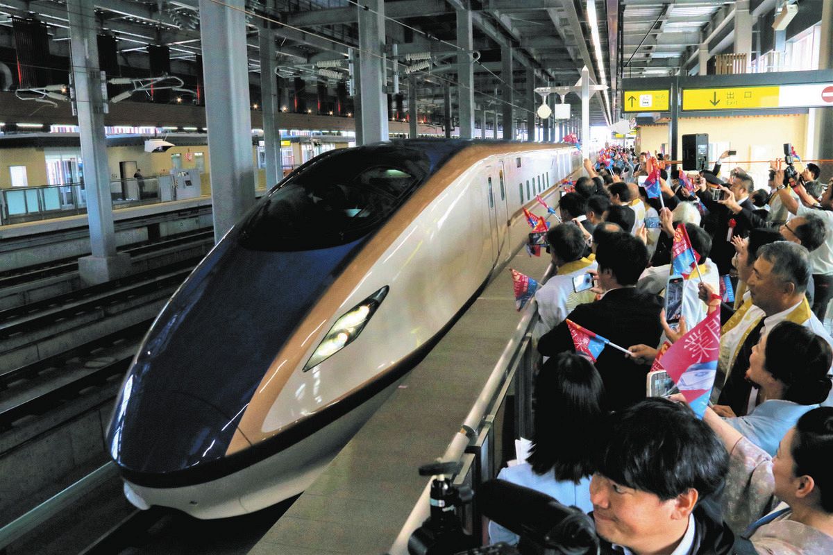 福井でも石川でも歓迎 北陸新幹線「W7系」が走行試験 金沢―敦賀間の6駅