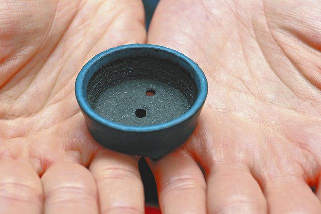 指先の器に夢満載 両国のミニチュア陶芸家 マンション自室にミニ工房