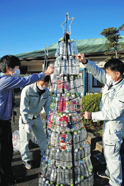 子どもたちが集めたペットボトルでXマスツリ―完成 千葉・袖ケ浦の公園