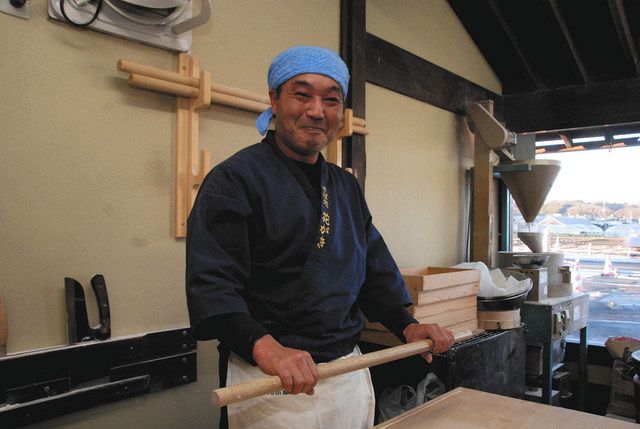 「お客さんのおかげで味を向上させられた」と話す市川さん＝いずれもあきる野市で 