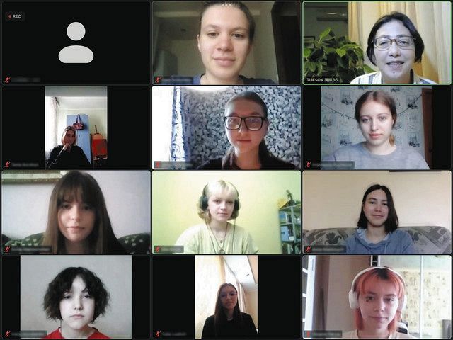 Ukrainian university students learning Japanese and other subjects online (courtesy of Tokyo University of Foreign Studies)