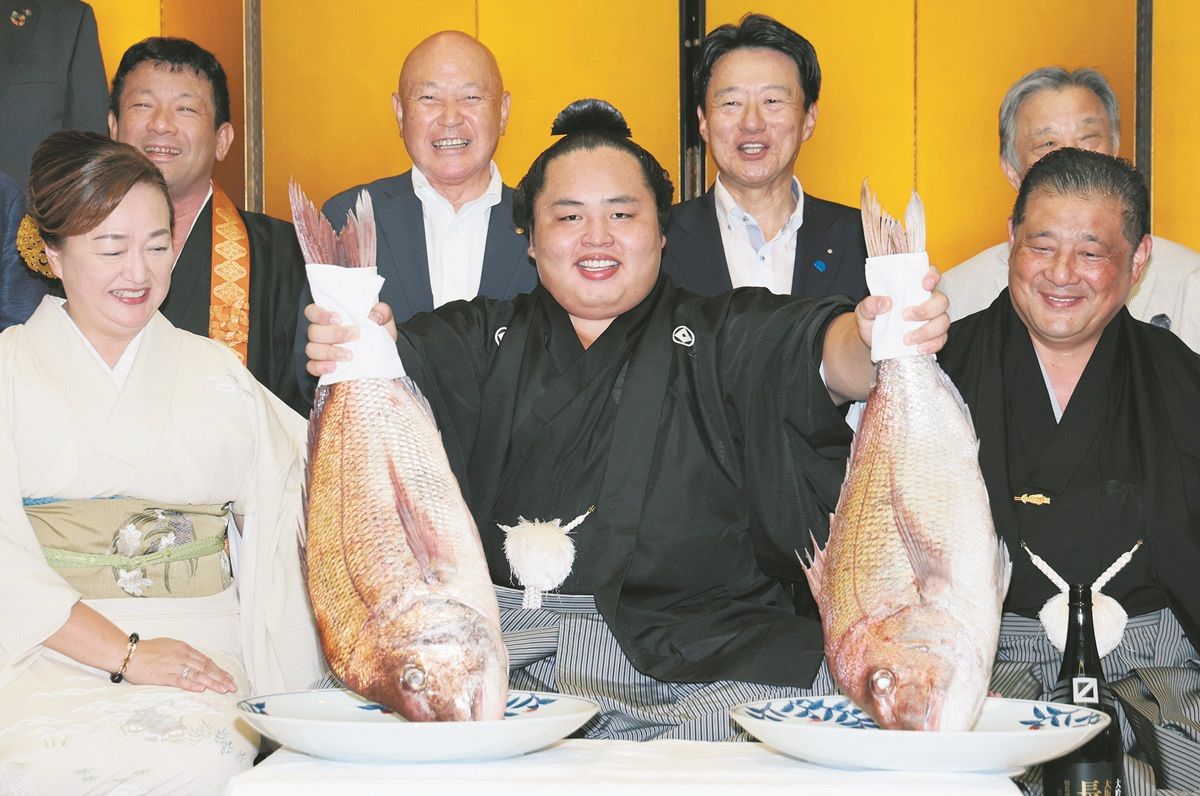 琴勝峰、家族で手にした賜杯 父・手計学さんの指導で幼少期から体