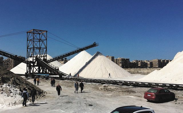 エジプトに巨大な 雪山 が出現 コロナ禍で人気スポットに 本物は見たことないけど 東京新聞 Tokyo Web