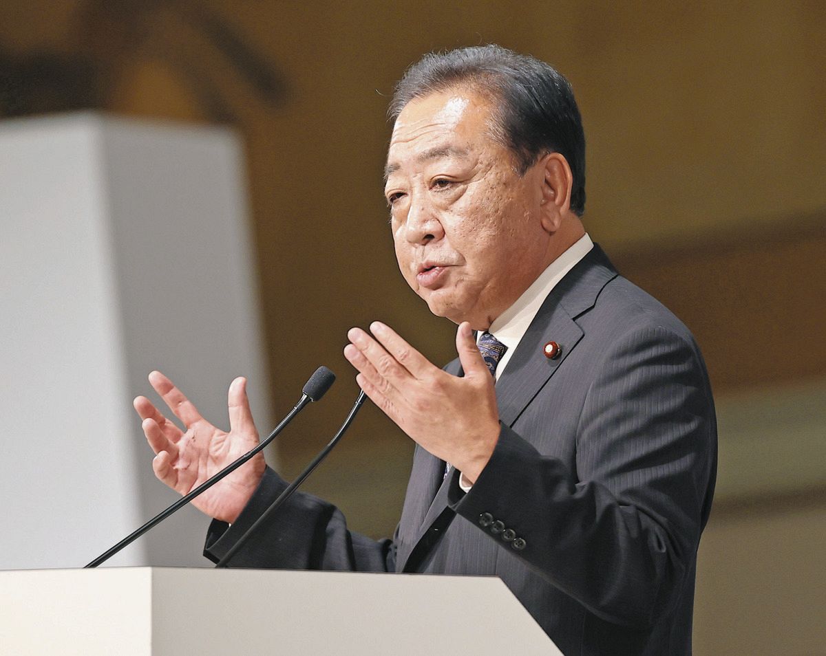 Yoshihiko Noda, former prime minister, delivers a speech before the deciding vote in the CDP leadership election on the 23rd at a hotel in Tokyo (photo by Koji Hirano)