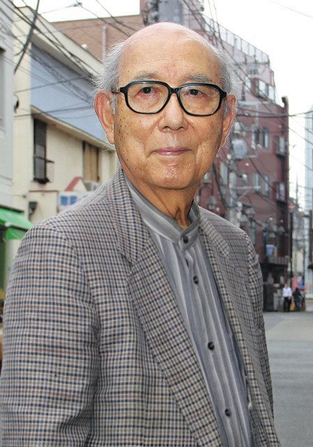 川崎郷土・市民劇の脚本を手がけてきた劇作家の小川信夫さん＝多摩区で