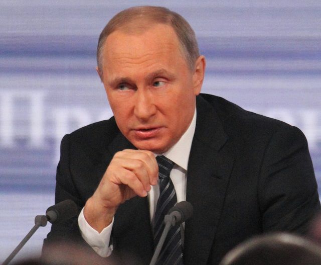 2015年12月17日、モスクワで年末恒例の記者会見を行うプーチン大統領