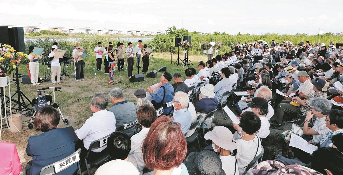 関東大震災当時の朝鮮人虐殺などに関する証言を朗読する人々＝2023年9月2日、東京都墨田区で