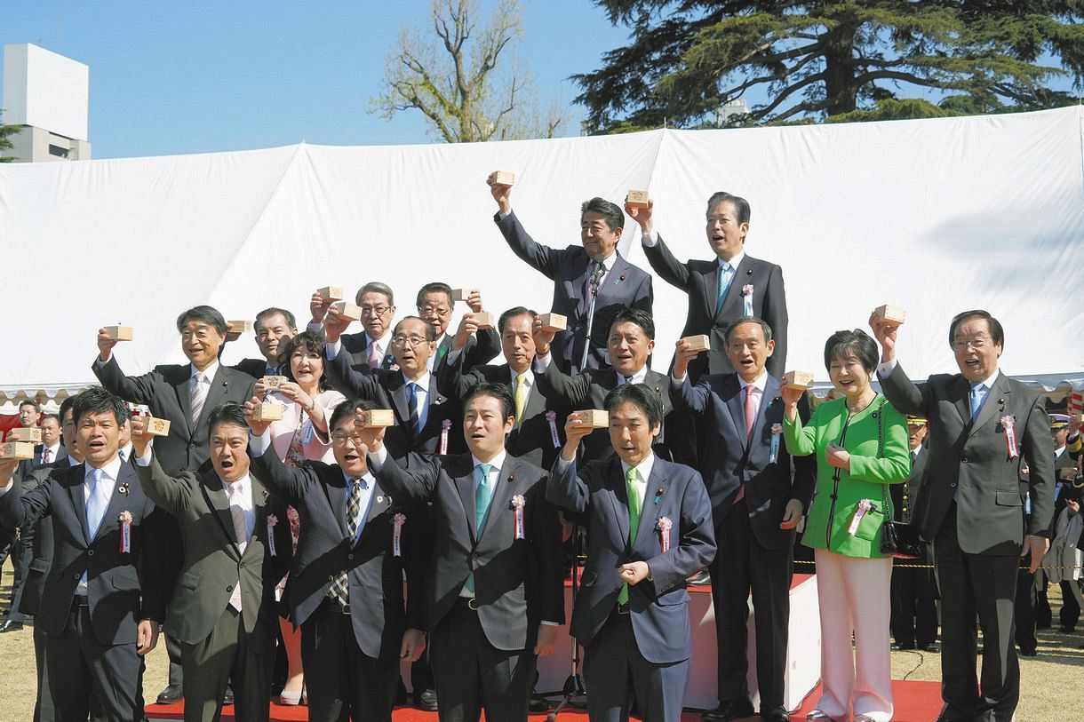 桜を見る会」安倍氏の国会招致、菅首相は慎重姿勢：東京新聞 TOKYO Web