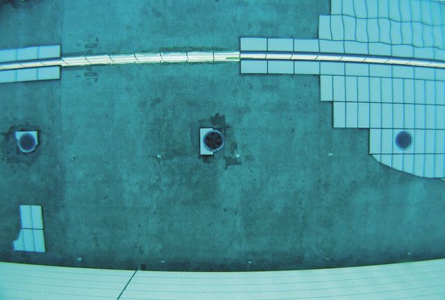 先月末の利用再開直後 壁面タイル 再び剥離 県富士水泳場 東京新聞 Tokyo Web