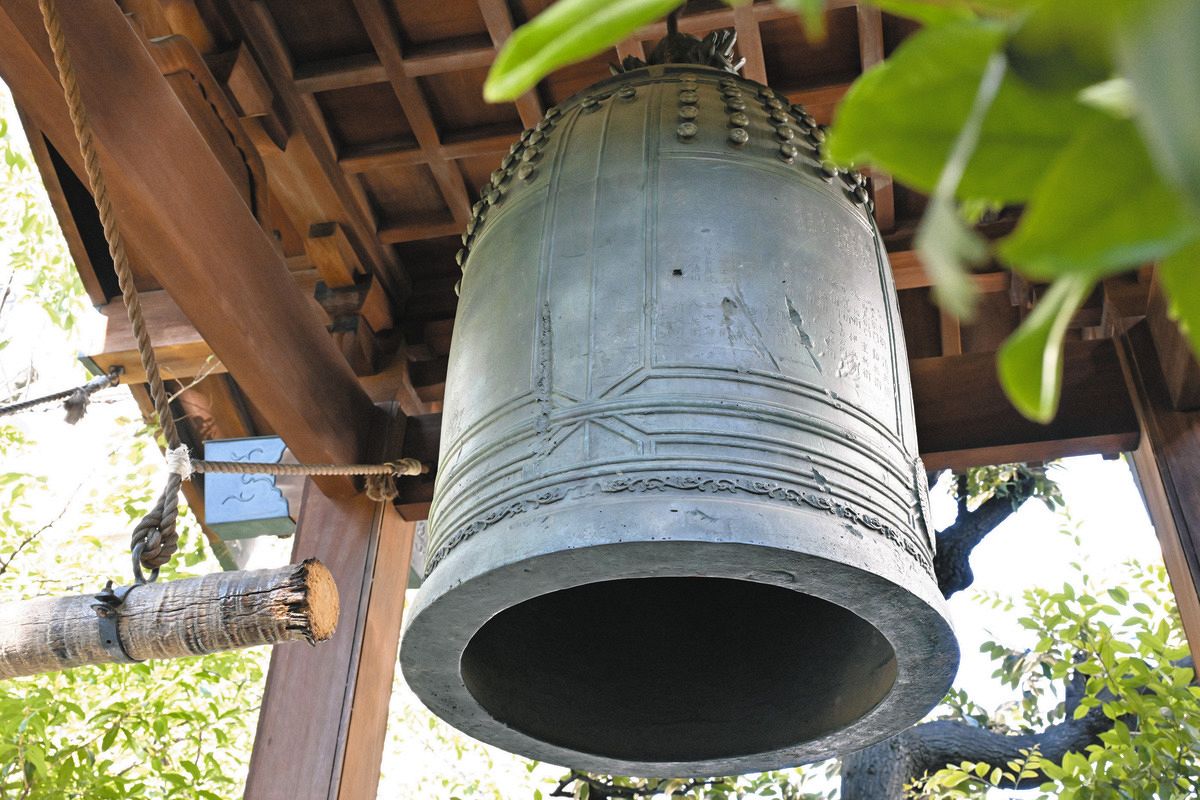 8月15日正午に平和を告げる「汎太平洋の鐘」 傷つき「こんにゃくえんま