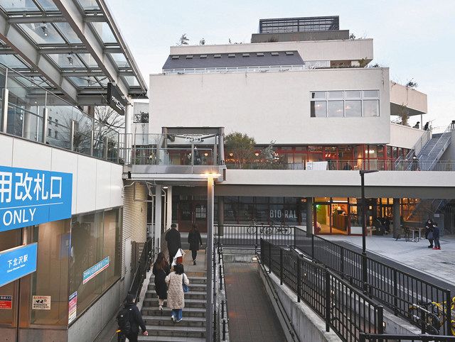 ミニシアター「シモキタ－エキマエ－シネマ　Ｋ２」が入る「テフ　ラウンジ」。下北沢駅に直結する