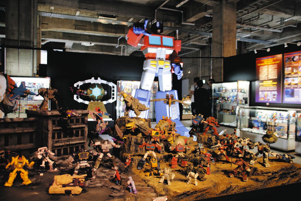 サブカルWorld＞（44）トランスフォーマー40周年 日本生まれ 何でも
