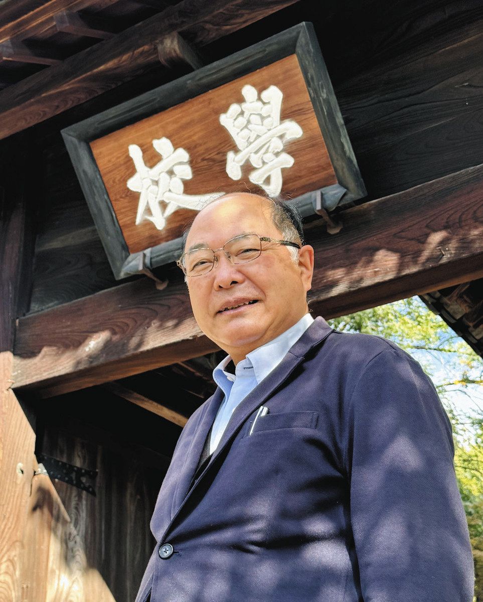 案内役を務める大沢伸啓・足利学校学芸員＝足利市で
