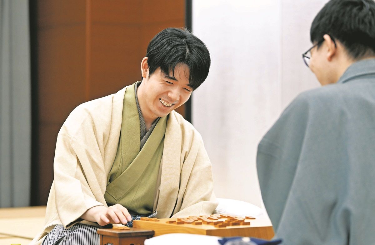 藤井聡太六冠「追い込まれてから開き直って」…王将戦と棋王戦「ダブル 