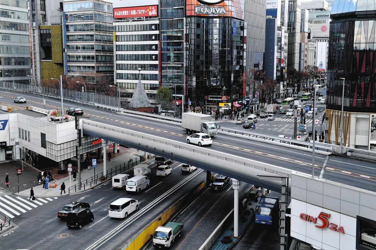 数寄屋橋交差点の上空にかかる東京高速道路（2019年撮影）
