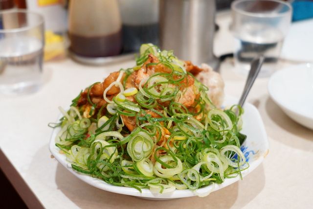駿河台で葱だく肉玉炒飯 『新御茶ノ水 萬龍』：東京新聞デジタル