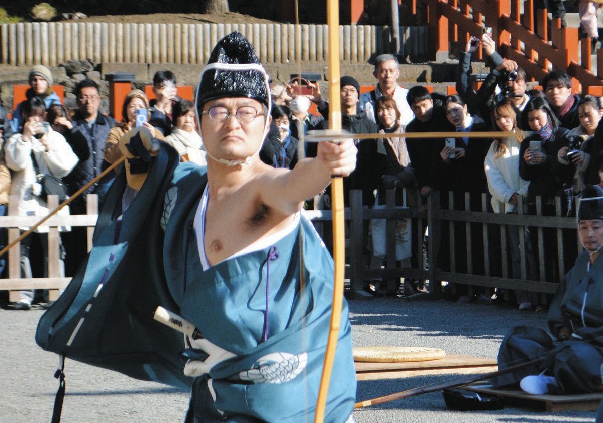 鎌倉・鶴岡八幡宮で年始行事 工事の安全 災い退散願う：東京新聞デジタル