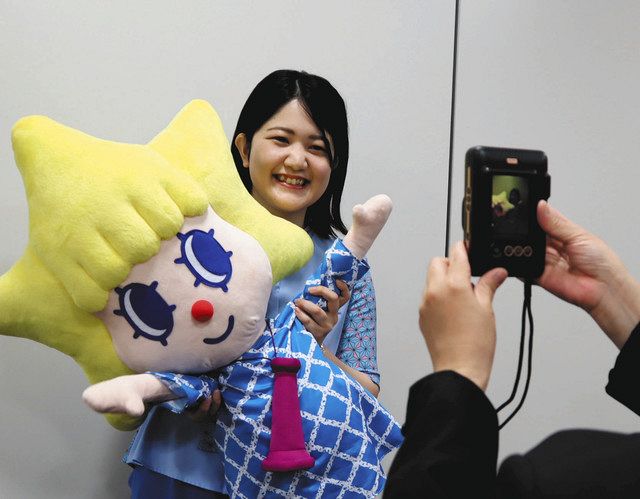 マスクの下も笑顔です プロジェクト スカイツリータウン 1800人以上 おもてなし伝える 素顔の写真を胸に 東京新聞 Tokyo Web
