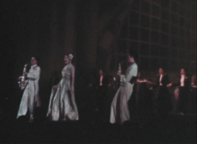 １９３７（昭和１２）年５月に東京宝塚劇場で上演された「マグノリア」。サックスを手にした左の男性役は、戦前の大スター小夜福子