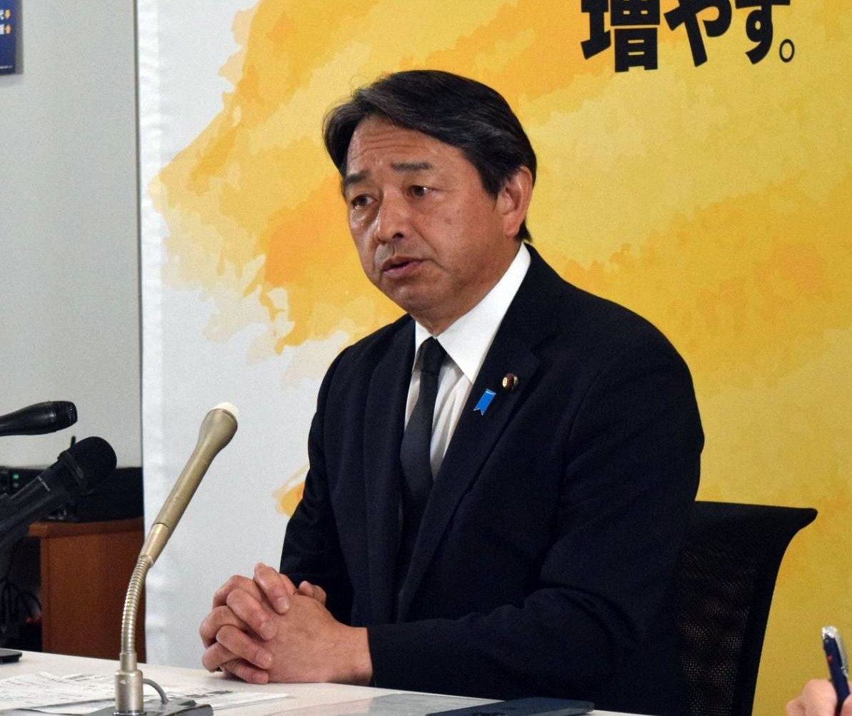 記者会見する国民民主党の榛葉賀津也幹事長＝5月16日午後、国会内で（佐藤裕介撮影）