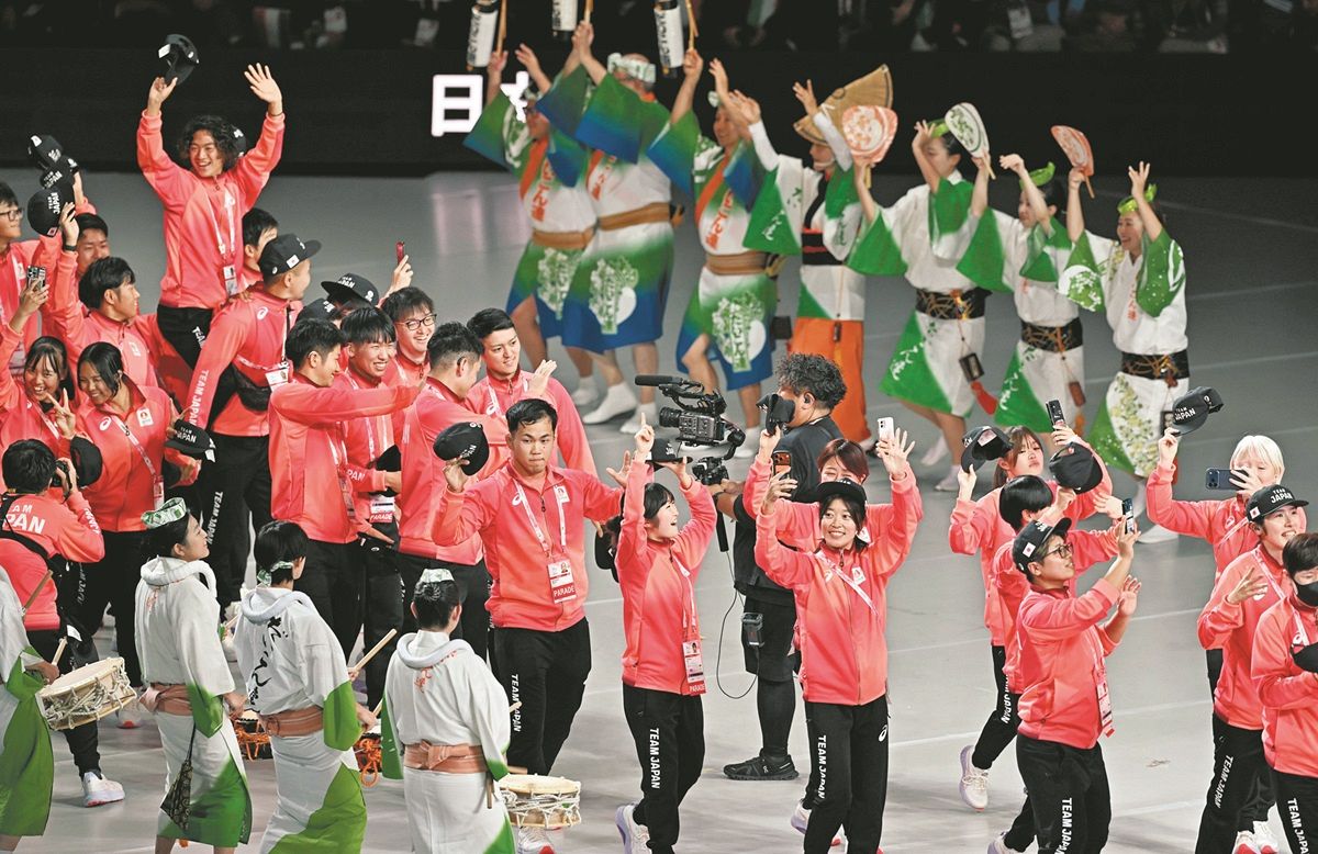 デフリンピックアスリートのショータイムが始まった