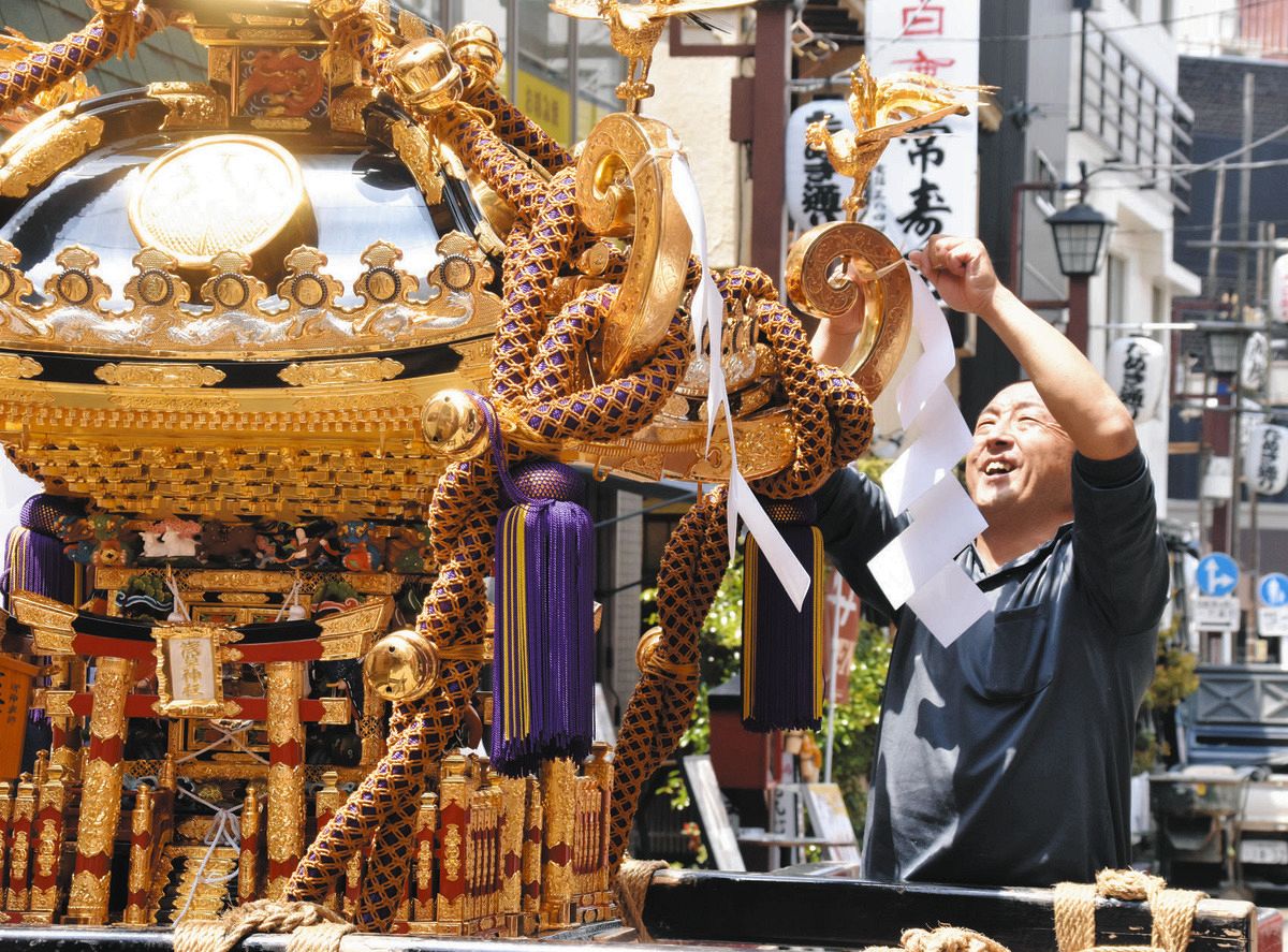 浅草・三社祭が開幕、「白鷺の舞」や「びんざさら舞」に沿道から感嘆の